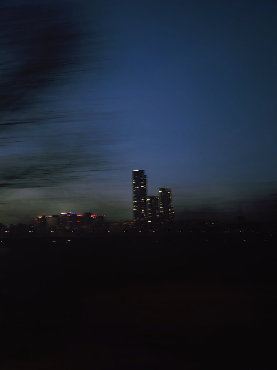 coldsun11's tweet image. 휙-지나가버린 2025년 12월 마지막 날.