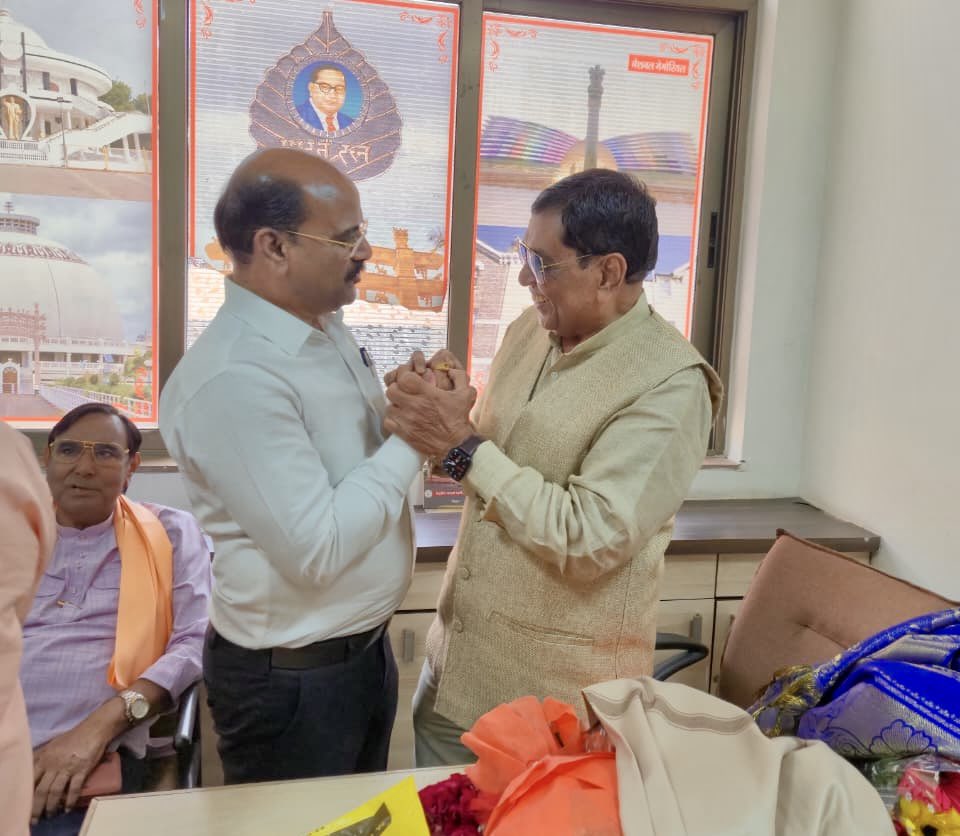 pradipparmarguj's tweet photo. આજરોજ પ્રદેશ ભાજપ કાર્યાલય શ્રી કમલમ્ ખાતે નવનિયુક્ત પ્રદેશ ઉપપ્રમુખ શ્રી ભરતભાઈ પંડ્યા, યુવા મોરચા અધ્યક્ષ @drhemangjoshimp અને SC મોરચાના અધ્યક્ષ ડો. કિરીટભાઈ સોલંકી સાથે શુભેચ્છા મુલાકાત કરી અભિનંદન સહ શુભકામનાઓ પાઠવી. https://t.co/AHGncqcJYJ