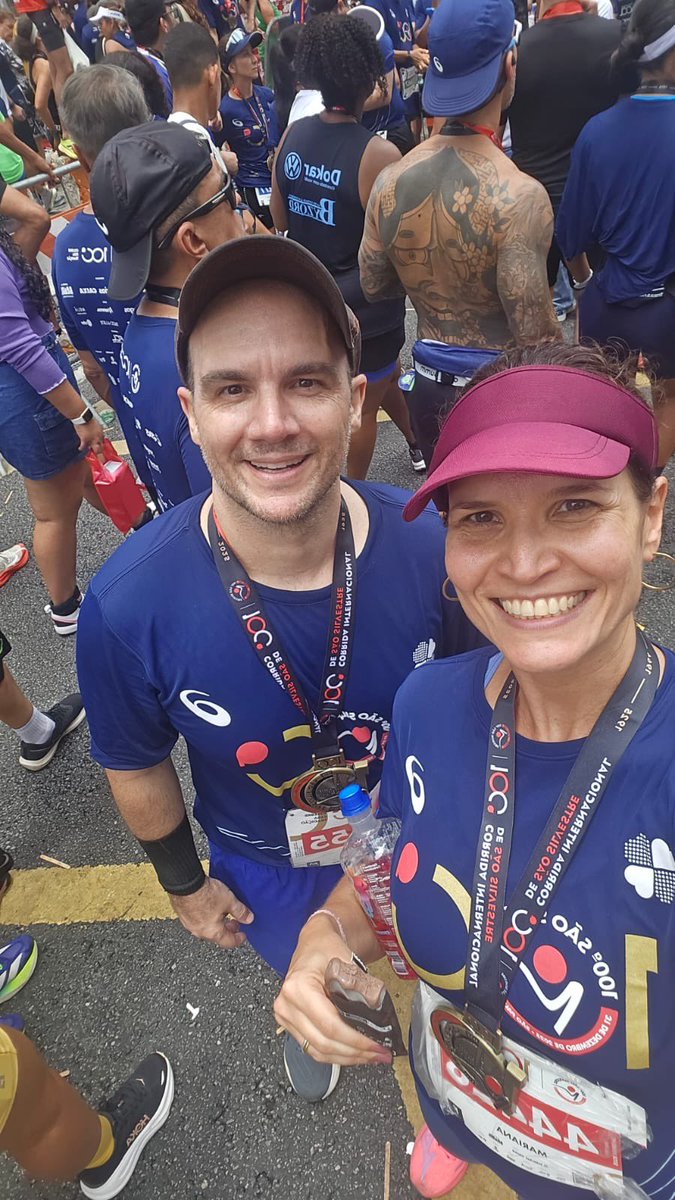 Depois de 25 anos, voltei a correr a São Silvestre. Tudo mudou: a forma física, o estado civil, a paternidade. Mas a Brigadeiro continua a mesma, um sinal vivo e de que os desafios precisam existir para evoluirmos. Foi bonito, foi cansativo, foi São Silvestre. Vem tranquilo, 2026