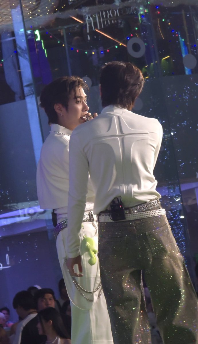 เพราะสายตาคู่นี้ของมติมันท์นั้น...

TFO COUNTDOWN AT SIAM
#AISSIAMxTleFirstOne