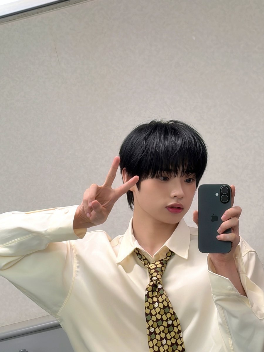 TIOT_NOW's tweet photo. [#예찬]
2025년에 찍은 마지막 거울샷…
2026년도 잘 부탁드립니다 로티!!💕💕

#신예찬 #SHINYECHAN
#TIOT #티아이오티 https://t.co/P5P4PMAUvE