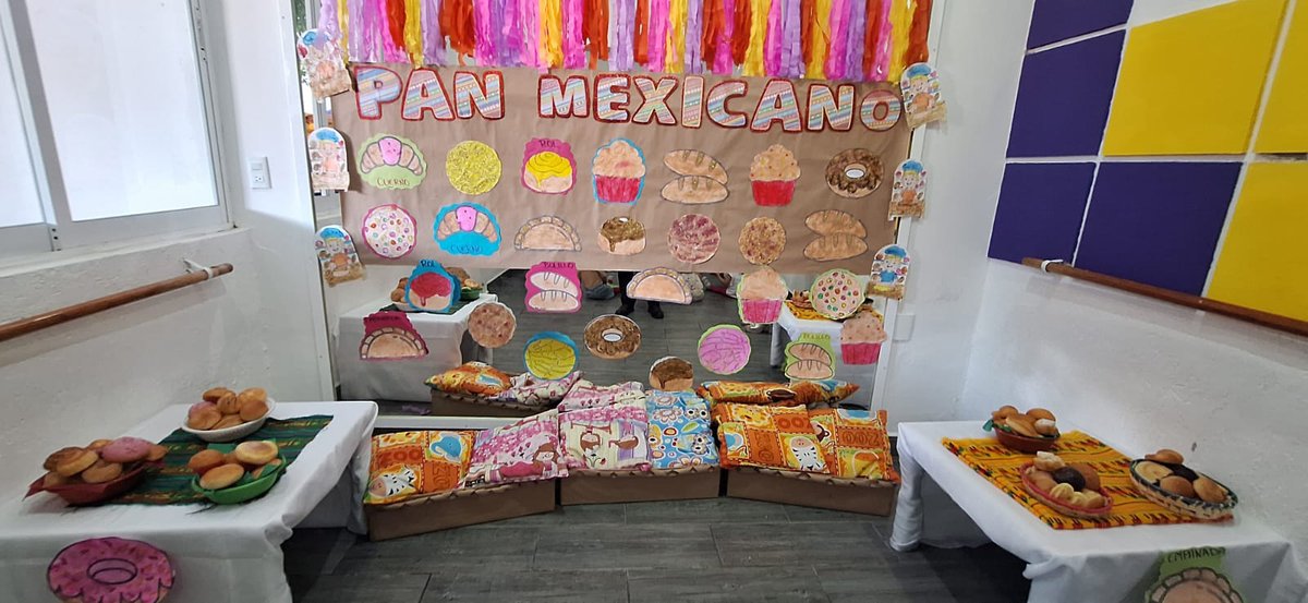 Mi querida @entintameotra me compartió unas bellísimas fotos de un colegio que adoptó mi libro el ciclo escolar pasado en Chiapas, basaron todo su proyecto del trimestre en todos los niveles, en Ajolín 💘 Presentaron comida típica del día de muertos, mandaron a hacer playeras y