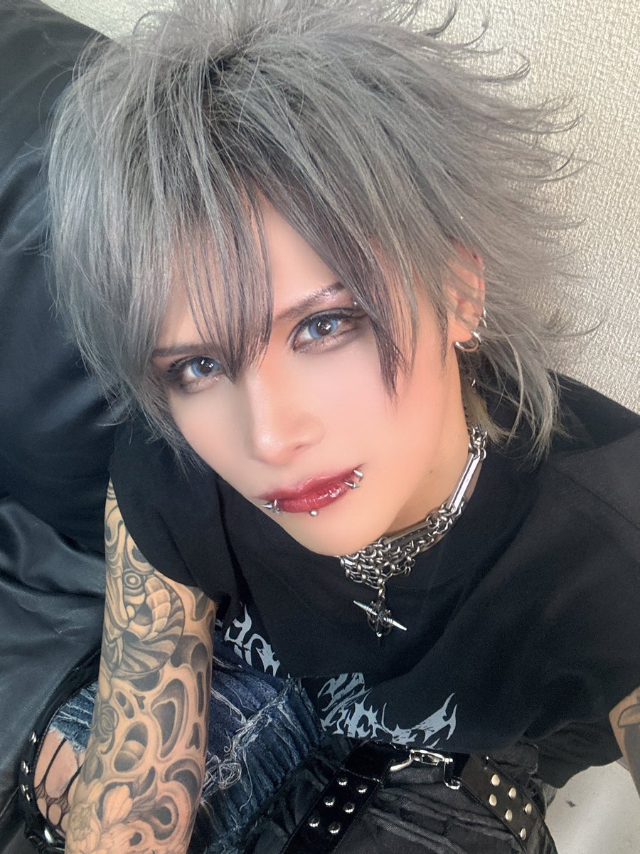 Royz Royz 昴 V. Subaru (昴) solo photo for JIGOKUAI | vkgy