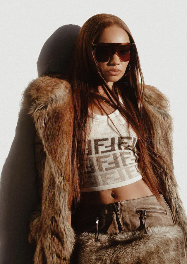 dlovesleighanne's tweet image. Apparently Warner Records UK has been financially suffering and trying to merge their US branch this year, this affects all their artists which would make sense why they wouldn’t give Leigh-Anne the budget for her album. 

It’s good she was able to leave before getting trapped.