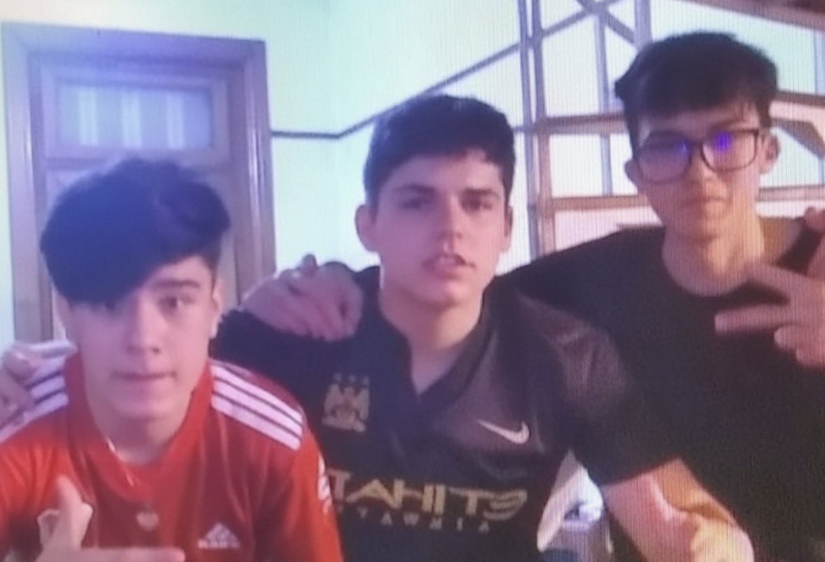 Esta foto es el resumen perfecto de mi año, disfrutando de lo que más me gusta en la vida y con mis amigos de siempre.

Gracias Fortnite, buen 2026 para todos. ❤️