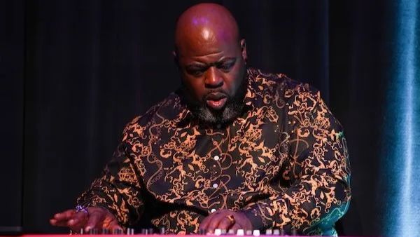 the_jazzschool's tweet image. Start 2026 by leveling up your skills, sparking new ideas and diving into hands-on learning with top-tier instructors. Register now! - mailchi.mp/jazzschool/wor…
#Jazzschool #berkeley #bayareamusic #musician #workshops #musiceducation