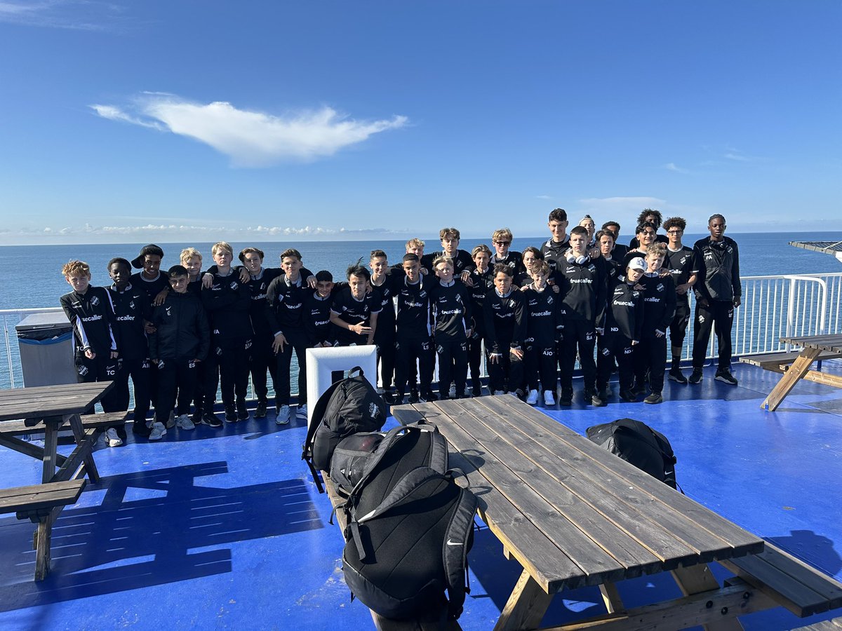 Adam Becker tweet media