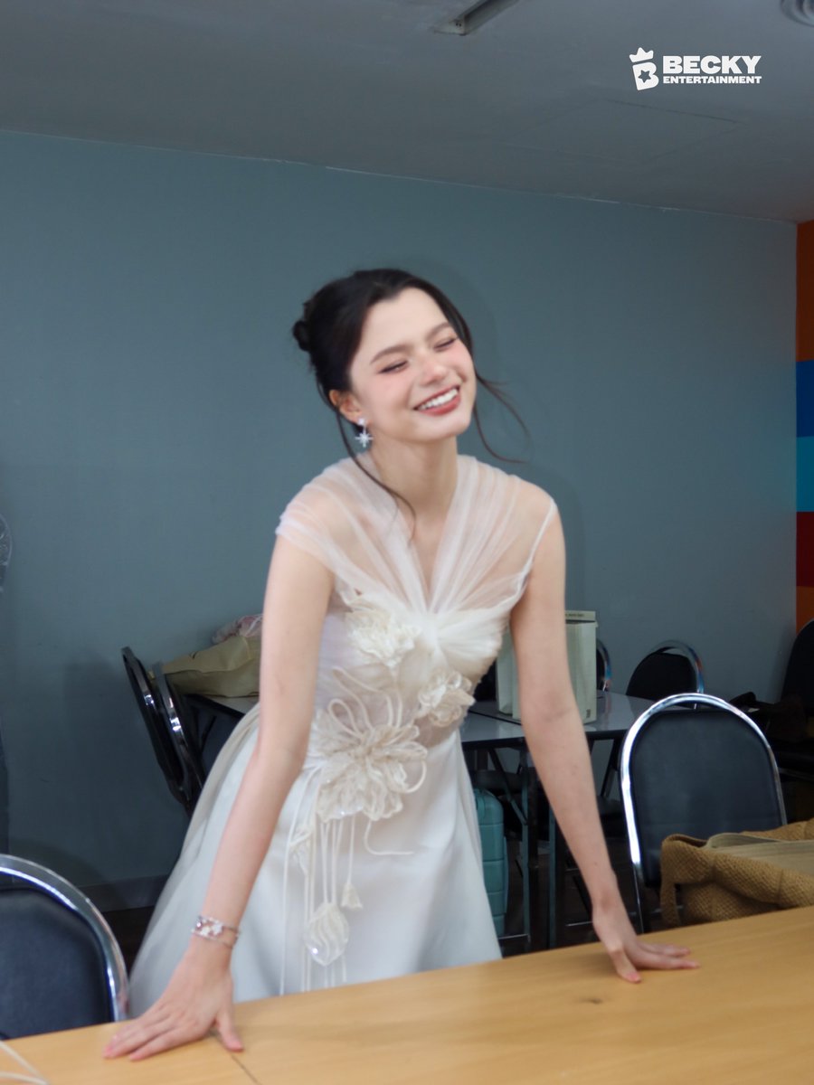 beckyentofc's tweet image. สวัสดีปีใหม่ 2026 นะคะ แองเจิ้ลที่รักของบอสบี

2026, let's have some fun 🤍

SAROCHA REBECCA X CTW BYE2025
#CTWCountdown2026XFreenBecky
#beckysangels #BeckyArmstrong
#BeckyEntertainment