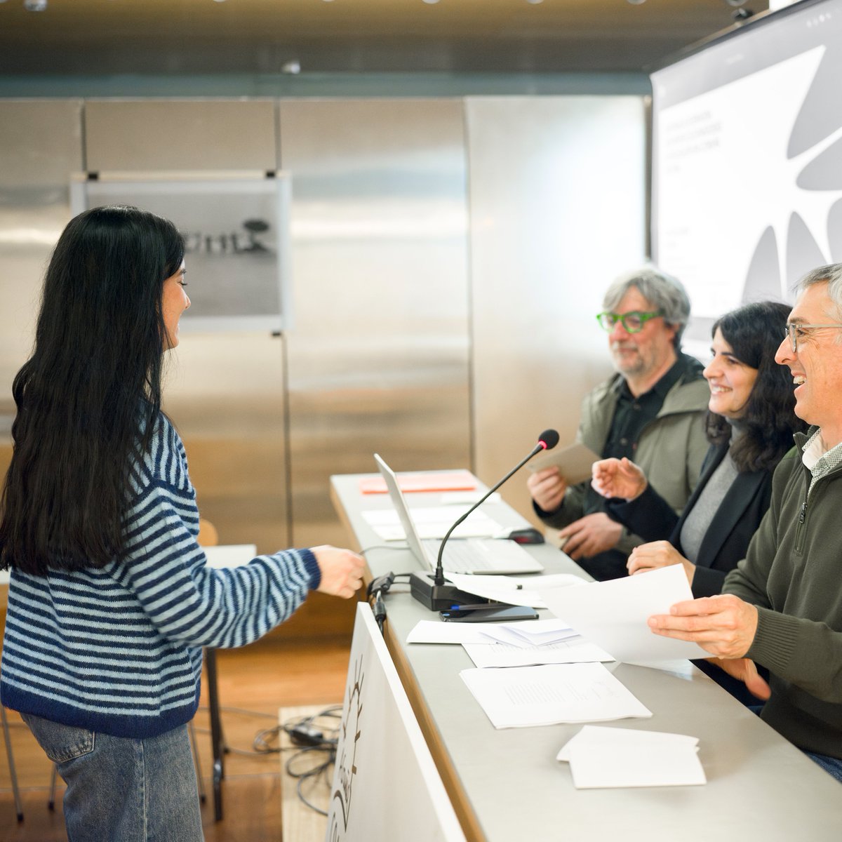 Deixámosvos imaxes do pasado 15 de decembro no que acollimos a un grupo de novos colexiados/as para darlles unha cálida benvida á Delegación da Coruña, @coagcoruna do COAG! + compañeiros/as e + talento que se une! Unha xuntanza breve e ilusionante! <a href="/CSCAE/">CSCAE</a> <a href="/etsac_udc/">ETSAC</a> <a href="/BibETSA/">BETSA</a>