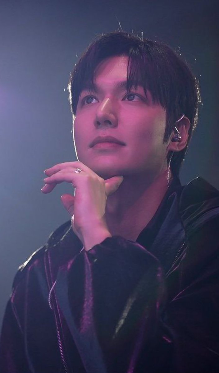 Hwendy2022's tweet photo. Happy New Year, Minhossi🥳
Carrying all the beautiful #MINHOVERSE memories into the new year💫 Your light makes our world brighter✨️ Thank you for everything🫶 May you shine even brighter in 2026💖
#LeeMinHo
#MINHOVERSEinMacau
Credit to logo https://t.co/qz4xNbcAZF