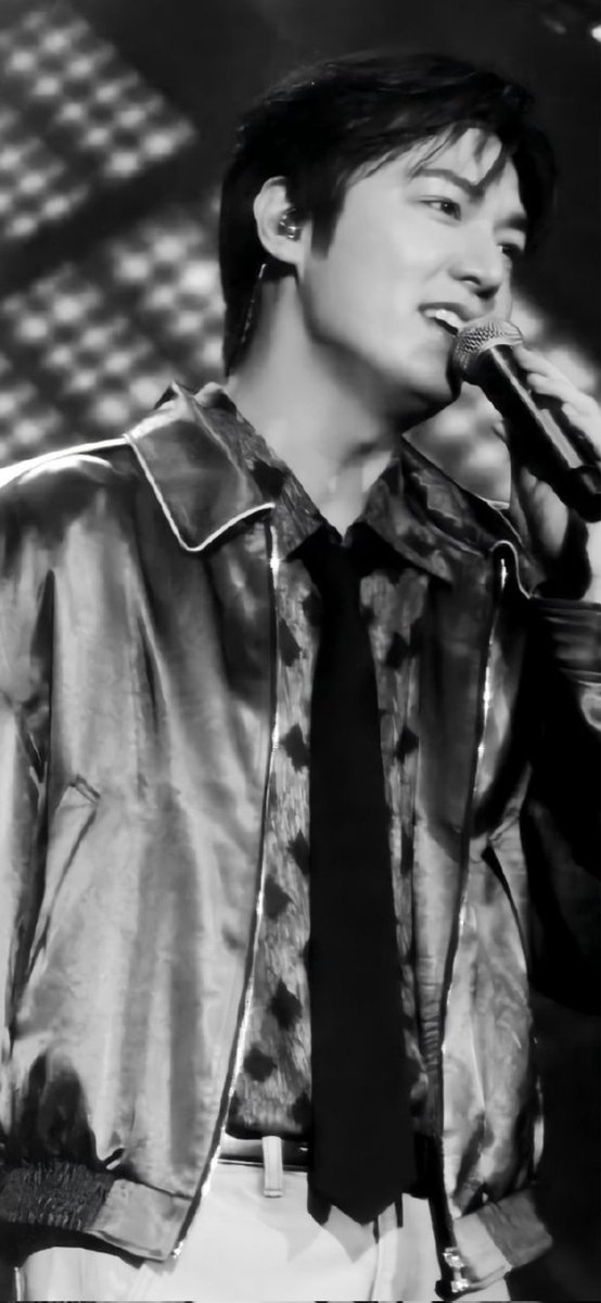 Hwendy2022's tweet photo. Happy New Year, Minhossi🥳
Carrying all the beautiful #MINHOVERSE memories into the new year💫 Your light makes our world brighter✨️ Thank you for everything🫶 May you shine even brighter in 2026💖
#LeeMinHo
#MINHOVERSEinMacau
Credit to logo https://t.co/qz4xNbcAZF
