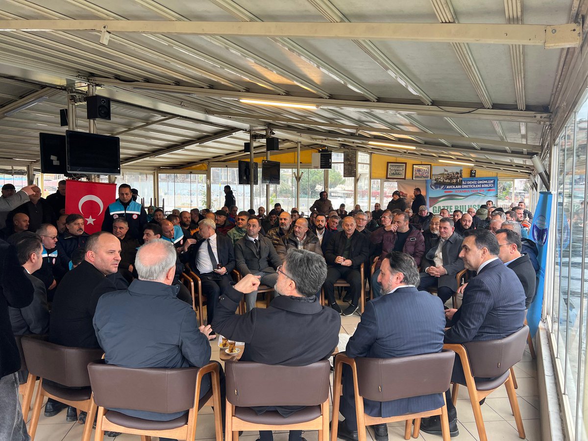 istdembir's tweet photo. 31 Aralık 2025 Çarşamba günü;

Birliğimize gelerek üyelerimiz ve Yönetim Kurulumuz ile bir araya gelen, sektörümüzün sorunlarını dinleyen;

TBMM Millî Savunma Komisyonu Başkanı ve Önceki Dönem Milli Savunma Bakanı Sn. Hulusi Akar (@hulusiakarmedya )

Tarım ve Orman Bakanı  Sn. İbrahim Yumaklı (@ibrahimyumakli )

Tarım ve Orman Bakan Yardımcısı  Sn. Ebubekir Gizligider (@bekirgizligider )

TBMM Balıkçılık ve Su Ürünleri Araştırma Komisyonu Başkanı
 Sn. İsmail Emrah Karayel (@iekarayel )

Balıkçılık ve Su Ürünleri Genel Müdürü Sn. Turgay Türkyılmaz (@turgayturkyilmz )

ve beraberindeki Bakanlık personeline, Birliğimiz ve sektörümüz adına teşekkür ederiz.

@TCTarim @bsgmtr