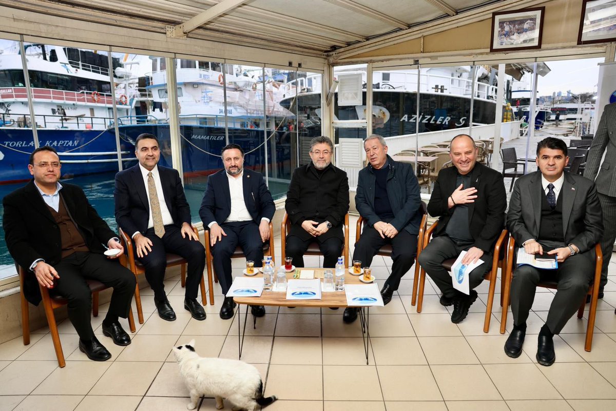 istdembir's tweet photo. 31 Aralık 2025 Çarşamba günü;

Birliğimize gelerek üyelerimiz ve Yönetim Kurulumuz ile bir araya gelen, sektörümüzün sorunlarını dinleyen;

TBMM Millî Savunma Komisyonu Başkanı ve Önceki Dönem Milli Savunma Bakanı Sn. Hulusi Akar (@hulusiakarmedya )

Tarım ve Orman Bakanı  Sn. İbrahim Yumaklı (@ibrahimyumakli )

Tarım ve Orman Bakan Yardımcısı  Sn. Ebubekir Gizligider (@bekirgizligider )

TBMM Balıkçılık ve Su Ürünleri Araştırma Komisyonu Başkanı
 Sn. İsmail Emrah Karayel (@iekarayel )

Balıkçılık ve Su Ürünleri Genel Müdürü Sn. Turgay Türkyılmaz (@turgayturkyilmz )

ve beraberindeki Bakanlık personeline, Birliğimiz ve sektörümüz adına teşekkür ederiz.

@TCTarim @bsgmtr