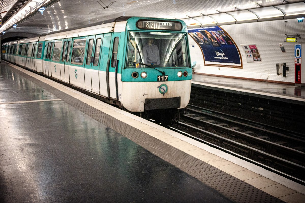 RTLFrance's tweet image. Un homme malvoyant meurt après être tombé sur les rails du métro à Paris s.rtl.fr/r26KN
