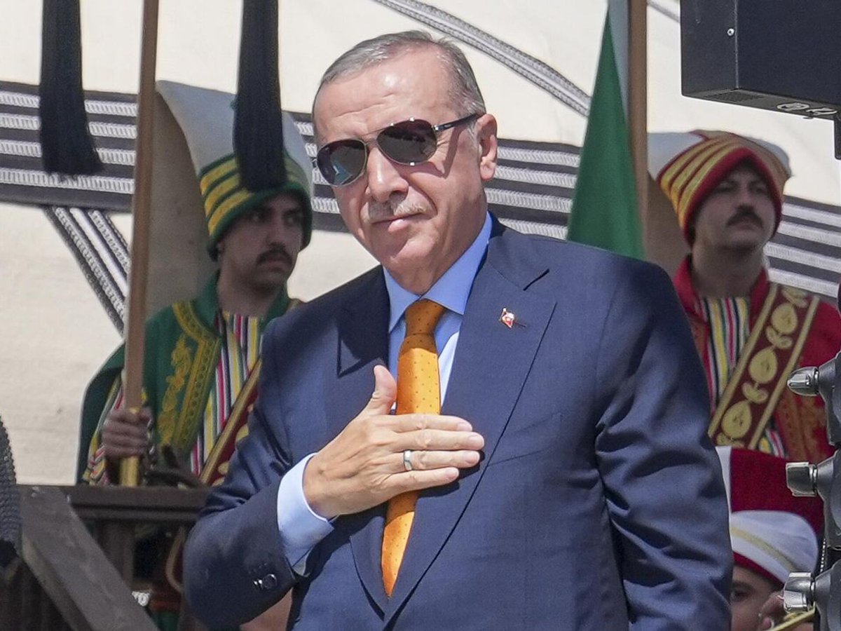 2026’in  ilk .paylaşımı  Şuraya "REİSin  fotoğrafı bırakayım da sevenin "HOŞUNA", sevmeyenin de "ZORUNA" gitsin-!❤
BİZ SEVDİK Mİ CAN OLURUZ.