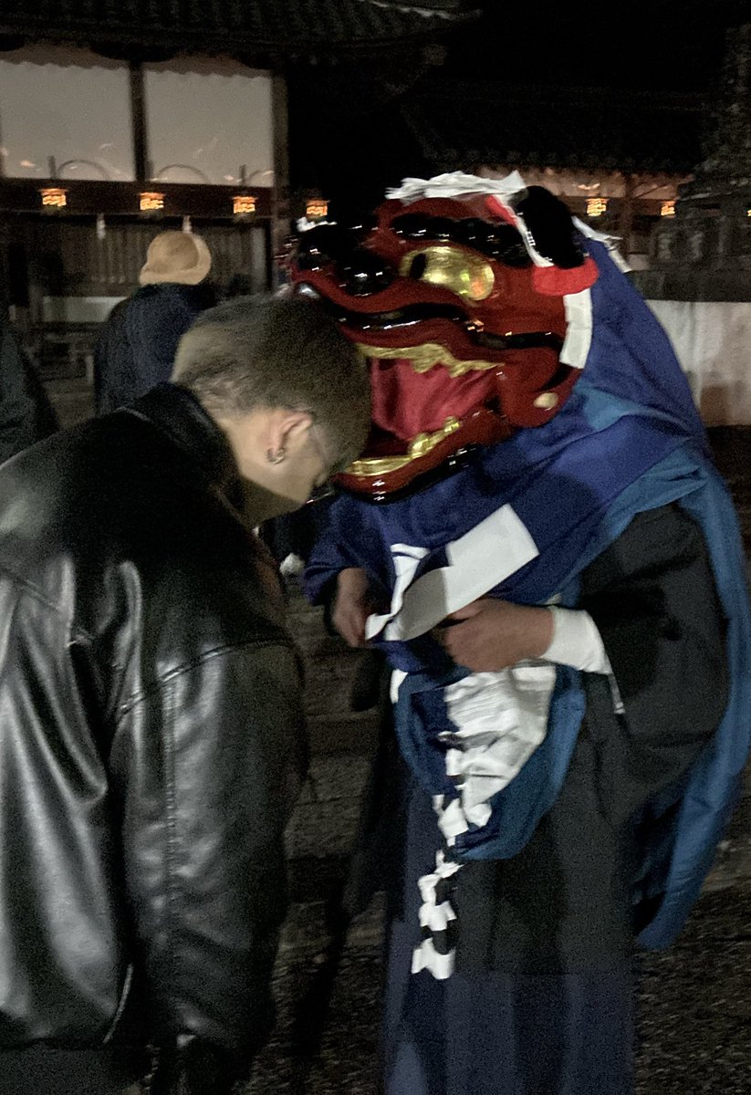 今年もよろしくお願いします😊
早速お客さんがされてる獅子舞に噛んでもらった🦁