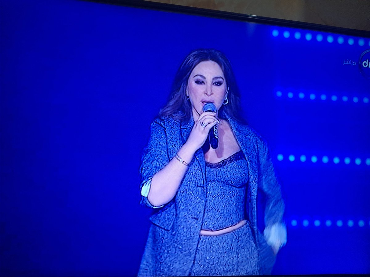 شكد حلوة منها من كالت بحبك يا ولا والله عسل 
اليسا ـ في ـ مصر #