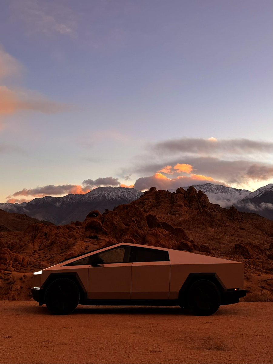 cybertruck's tweet image. Thanks to all of our Cybertruck owners (&amp;amp; admirers) for an epic year
