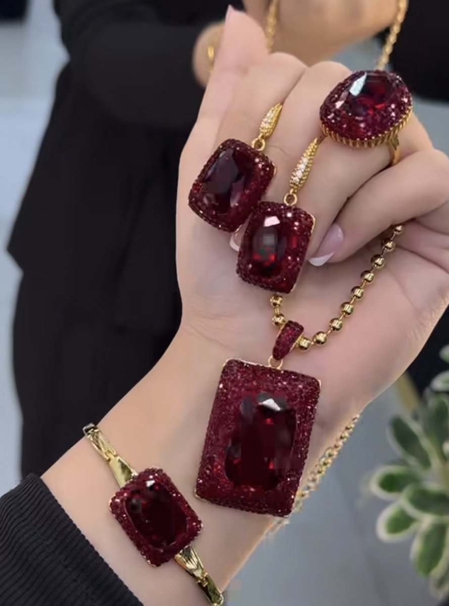 ﮼حواترین‌آدم tweet media