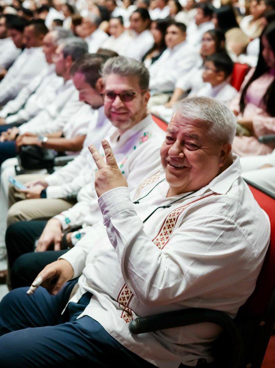 ManuelHuertaLdG's tweet image. En la toma de protesta de la alcaldesa de Veracruz @espejohernande , celebramos el compromiso de poner fin a las privatizaciones del agua y del alumbrado público.

Los servicios son para el pueblo.

#Veracruz #ConElPueblo #Ánimo