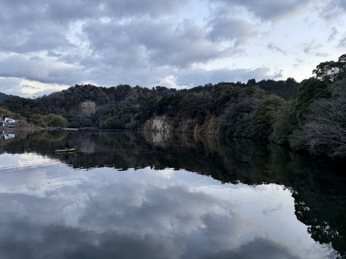 🎍あけましておめでとうございます🎍

昨年は多くのお客様にご利用いただき、誠にありがとうございました。

静かな湖とともに、新しい一年が始まりました。

本年も安全第一で、気持ちよく釣りを楽しんでいただけるよう努めてまいります。

2026年もどうぞよろしくお願いいたします。