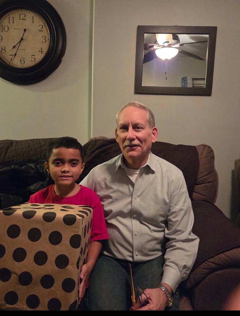 Tony Hollow tweet media