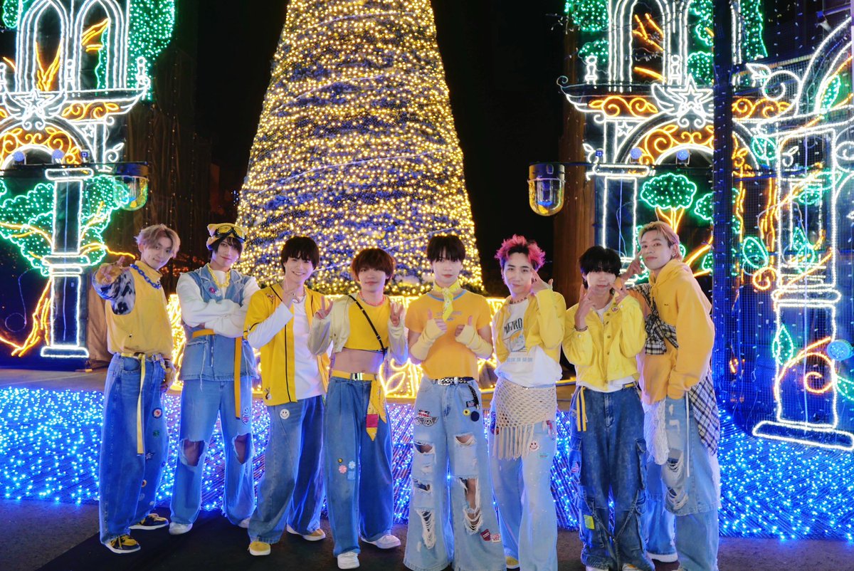 〜初カウントダウンライブ〜

さがみ湖モリモリ〜ありがとう
こうしてみんなとカウントダウンできたことほんまに嬉しい
花火が上がった時
色々、走馬灯のようにフラッシュバックして、ちょっと悲しい気持ちとかお疲れ様の気持ちが込み上げてきて、涙腺大変でした😭

2026はどんな思い出作る？？😚