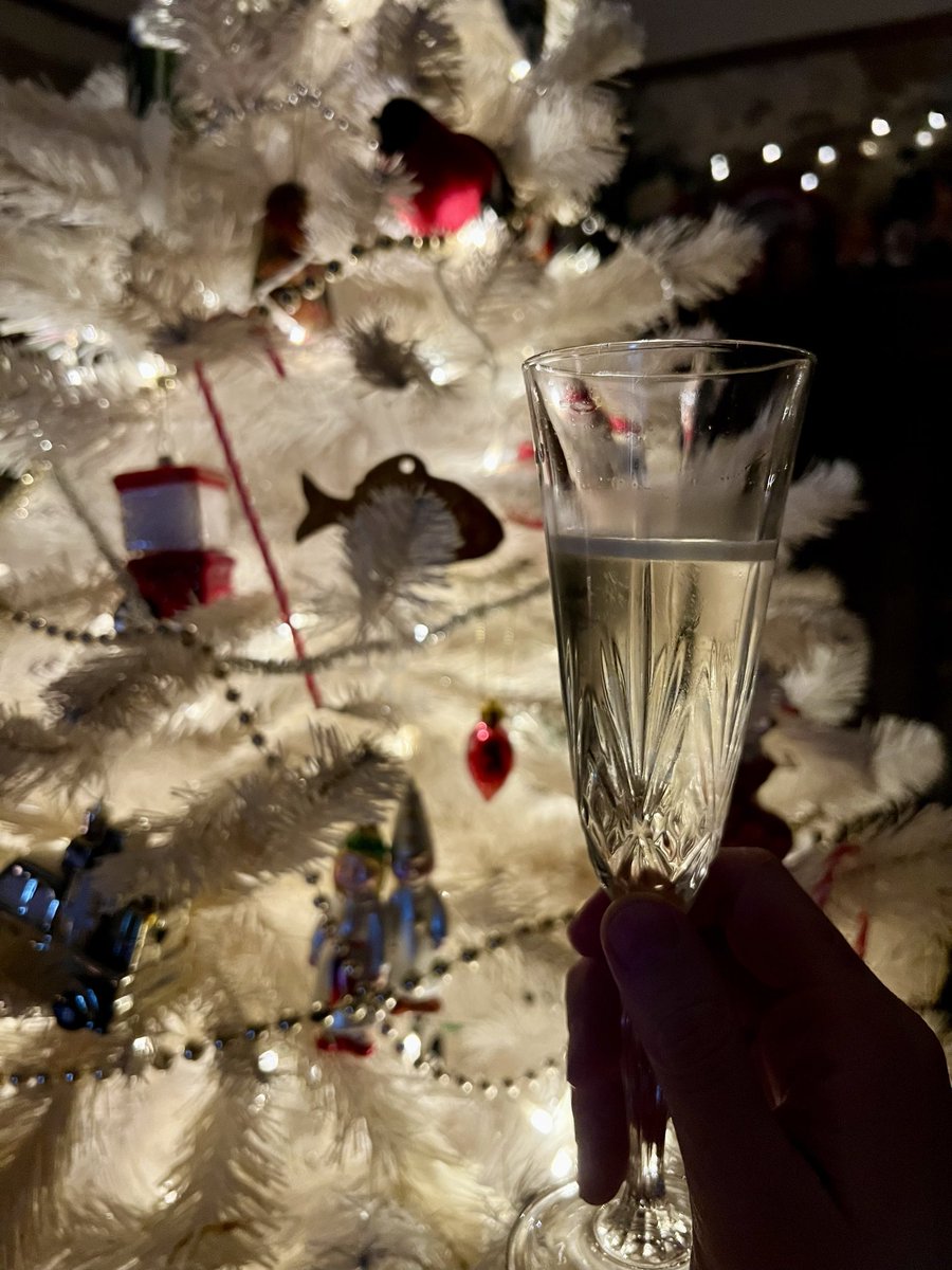 04_'s tweet image. с новым годом! пусть этот будет лучше 🌜✨