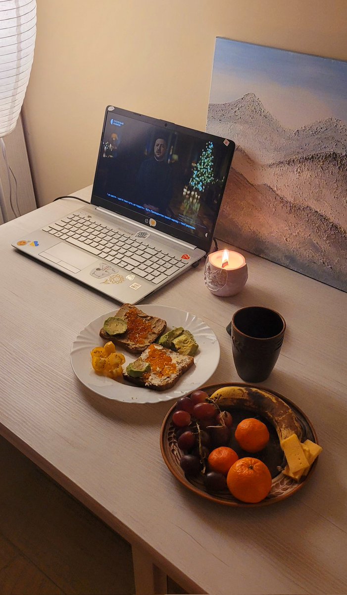 З новим роком)))🎄
Не вдавилась 12ма виноградинами розміром з півпальця, і вже добре))