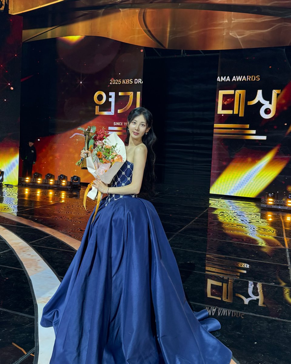 📷 #서현 | 251231 Seohyun for 2025 KBS Drama Awards via Kkum Ent:

🏆 𝐂𝐨𝐧𝐠𝐫𝐚𝐭𝐮𝐥𝐚𝐭𝐢𝐨𝐧𝐬!

Actress Seohyun achieved a meaningful double win at the 2025 KBS Drama Awards, taking home both 'Excellence Award (Actress, Miniseries)' and 'Best Couple Award' for her role in