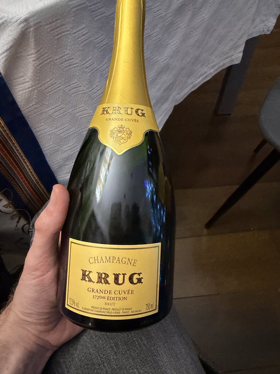 Поют гадостью, а могли бы налить абрау!