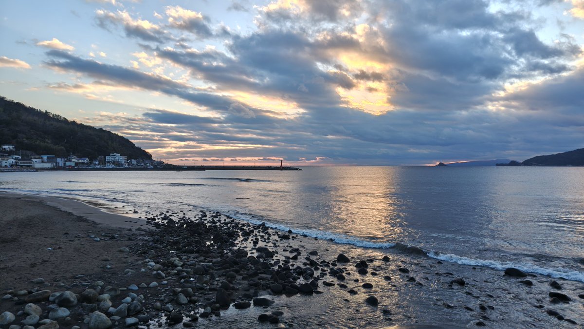 matchryu's tweet image. 明けましておめでとうございます2026元旦
伊東で初日の出待ち🌅
早く出てこーい