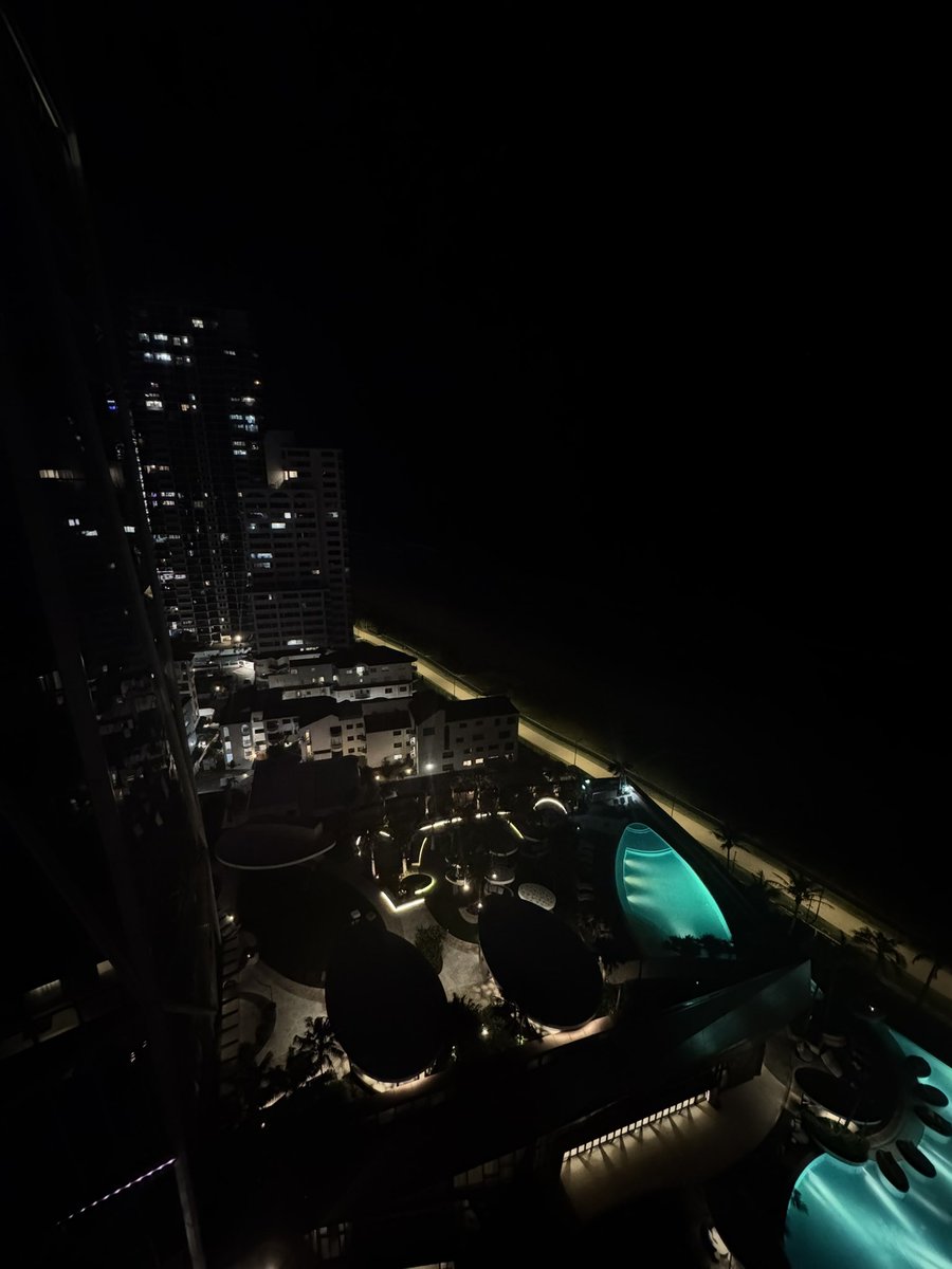 officialdoechii's tweet image. bitch i want my thingsss