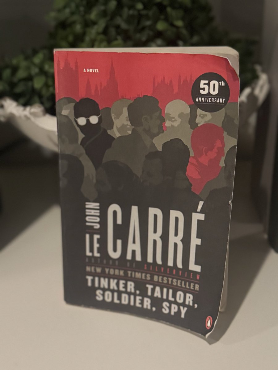 MsLCottrell's tweet image. Books I read in 2025. Didn’t get a lot of leisure reading in because I was busy reading for my MSc in History, so I read a lot on the GW Bush admin and invasion of Iraq. Glad I managed to squeeze these into the rotation - and hopefully more in 2026.