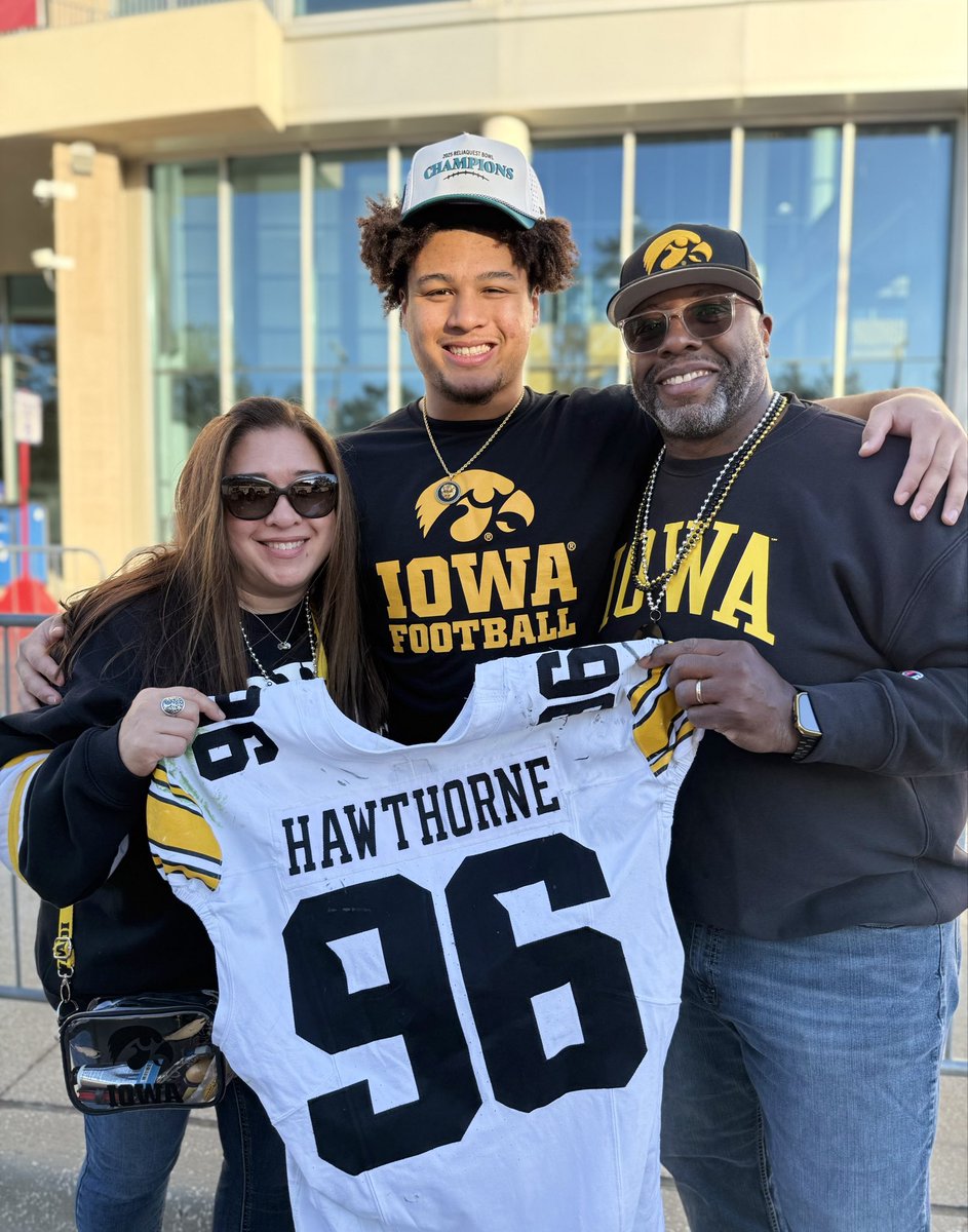 What a game.  Proud of our little big fella and his Band of Brothers.  We’re thankful this program gave him/us this opportunity.  We’re forever grateful. <a href="/CoachK_Bell/">Kelvin Bell 🦍</a> keep teaching him the RIGHT way.    Hard Work Pays Off.  GoHawks #96