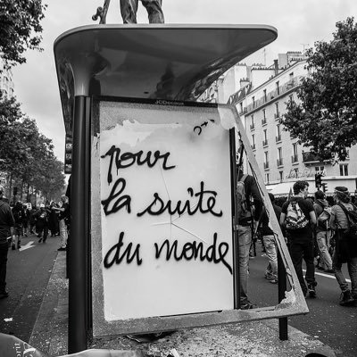 My blood brother is an immigrant
[...]
He's made of bones, he's made of blood
He's made of flesh, he's made of love
He's made of you, he's made of me
Unity
[...]
Yeah yeah yeah yeah ah ah ah ah 

Obliqui sull'orlo esterno come tanti ridenti Danny Nedelko.