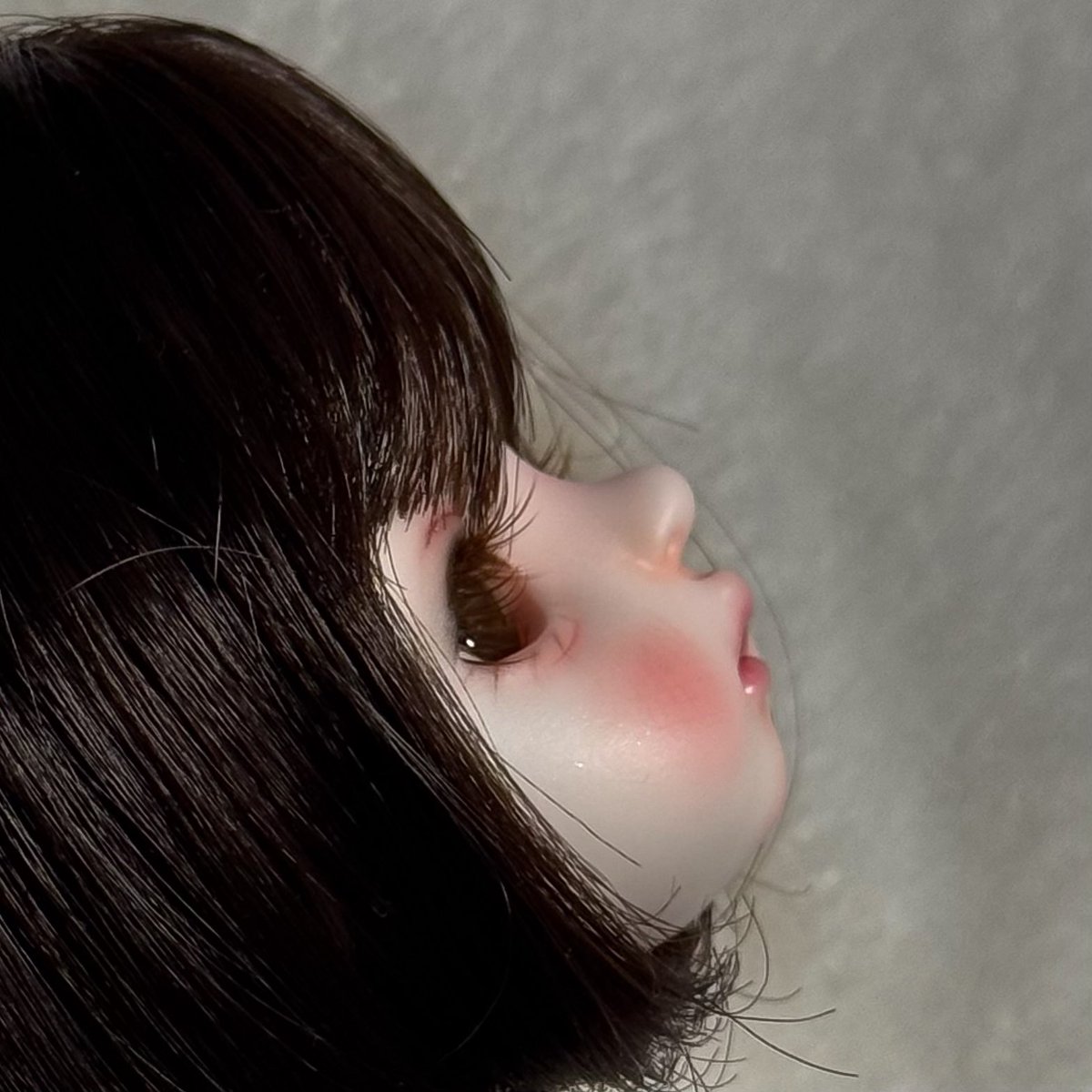 26년이 되기 전에 메이크업한 모습을 낋여오고 싶었지만 코팅제 없음 이슈로 조금 늦어졌네요 ;ㅂ; 
수이돌 새 얼굴 밍이랍니다♡
밍이의 선주문은 일주일 뒤인 1/8부터 1/26까지 18일간 진행합니다! 
자세한 내용은 투 비 컨티뉴...