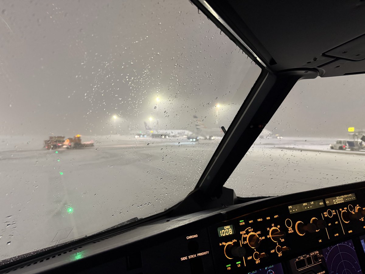 Zima na ukochanym <a href="/ChopinAirport/">Chopin Airport, WAW</a>  Szczęśliwego Nowego Roku!