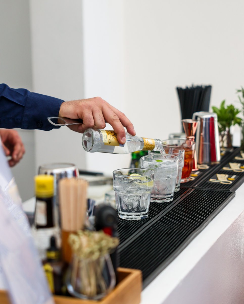Al Chiar di Luna i gesti diventano rituali.
Un brindisi, e la festa prende forma. 🍸✨
Prenota ora la tua visita in struttura
➡️ pulse.pulse.ly/wjgis8iclr
.
#alchiardiluna #campiflegrei #alchiardilunaeventi
#eventicampiflegrei #wedding