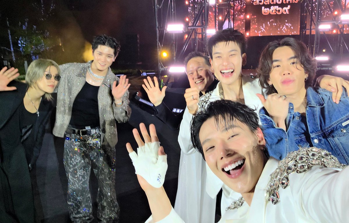 Happy New Year 2026❤️🎆🎇 https://t.co/DijujGteRX