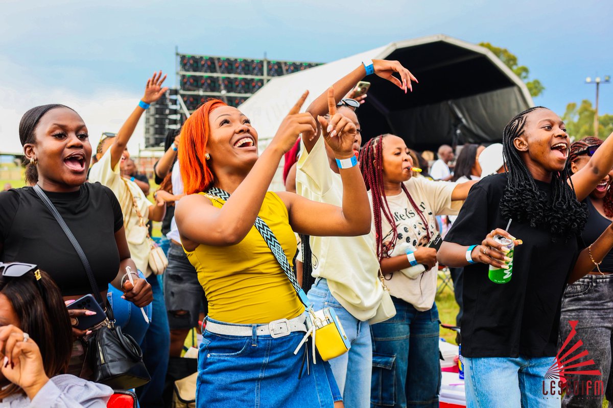 LesediFM's tweet photo. Ho dubehile!! Ena ke Matlosana Hello Festival- Lekompo VS Amapiano⚡️🔥💥✨

#LesediFM #hellofest2026 #MotjhesoPele https://t.co/fsl5Xa5bdx