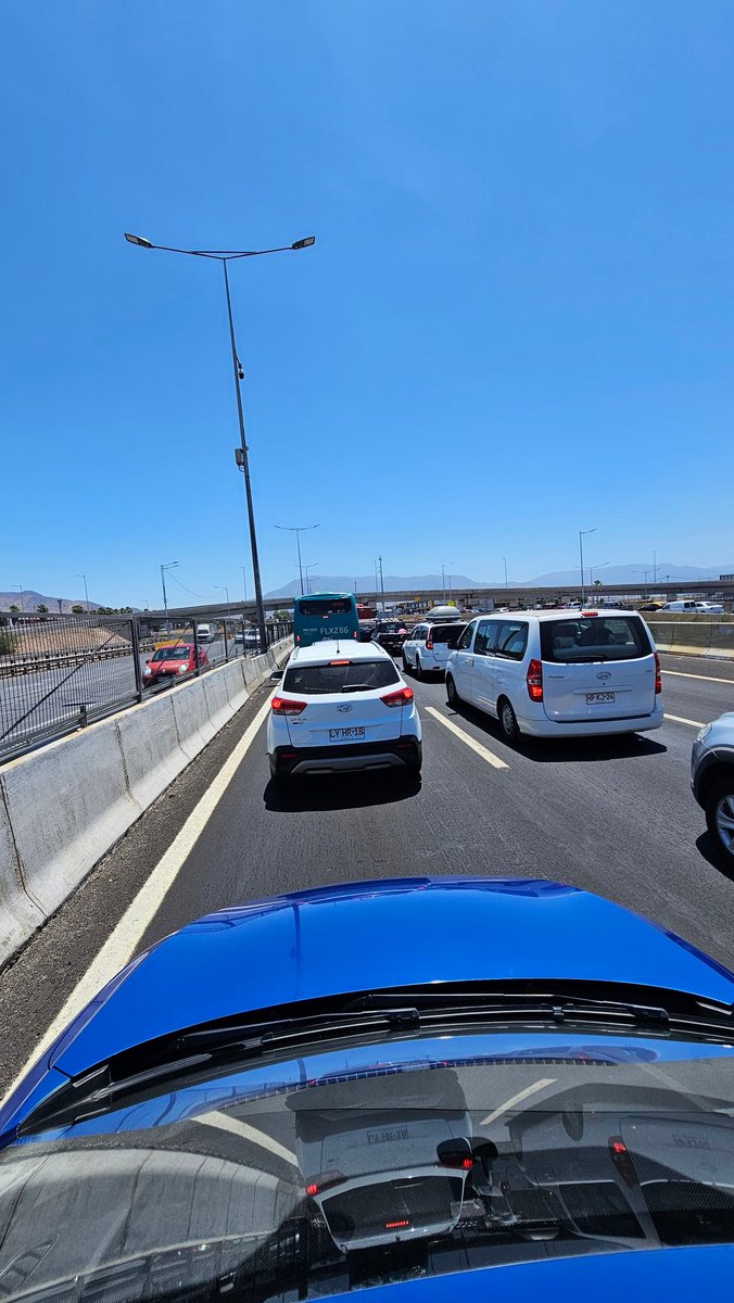 mpaber's tweet photo. Atentos los que van a Viña, Valpo, Litoral, Quilpué, Villa Alemana y demases... Ruta 68 colapsada desde Vespucio... a armarse de paciencia #Ruta68 #Chile #AñoNuevo #oladecalor https://t.co/OjZik39Ruu