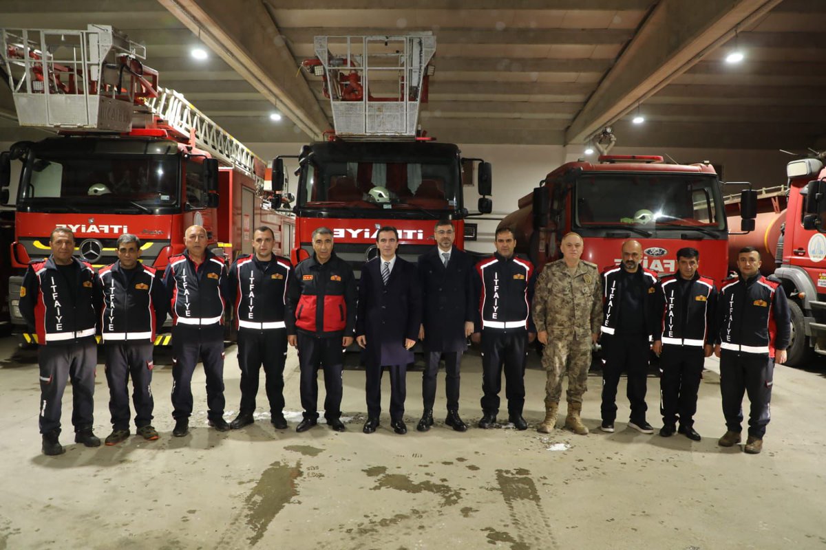 Valimiz Sayın <a href="/ahmetkarakaya37/">Ahmet Karakaya</a> ile birlikte İtfaiye Müdürlüğümüzü ziyaret ettik.

Ziyaretimiz sırasında, itfaiye personelimizle birlikte kış mevsiminin getirdiği zorlu şartlara karşı alınan tedbirleri yerinde inceleyerek yürütülen çalışmalar hakkında bilgi aldık.

Can ve mal