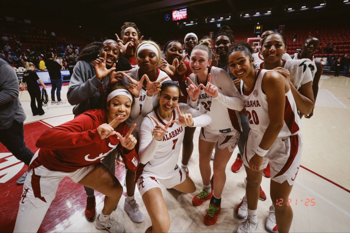 AlabamaWBB's tweet photo. And with that, the 2025 year comes to an end! 🤩

This year held unforgettable memories from a top 10 victory, another NCAA Tournament appearance, three WNBA Draft picks, and going 14-0 in non-conference play! We cannot wait to see what 2026 has in store!

#RollTide #GLG https://t.co/yjTtWBzUWg