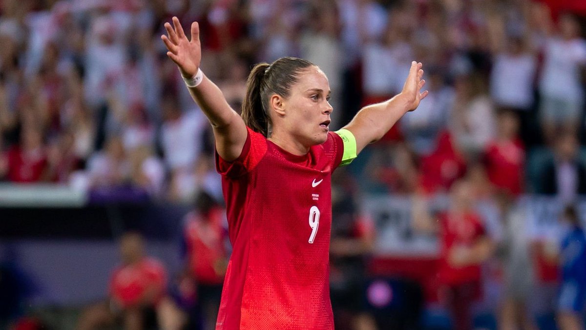 🔝🅰️ Players with the most assists for club and country in the calendar year of 2025

🥇 Klara Bühl (37)
🥈 Alexia Putellas (20)
🥉 Mariona Caldentey (17)
4️⃣ Ewa Pajor (16)
5️⃣ Claudia Pina (15)