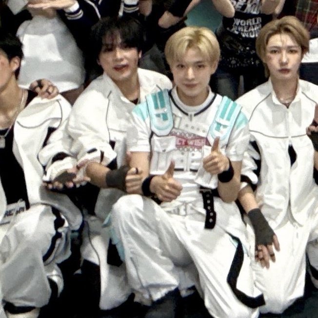 _yuzuyushi's tweet image. ㅋㅋㅋㅋㅋ 아 진짜 이 둘 뭐지 어떻게 친해진 건지 썰 풀어주시면 좋겟다