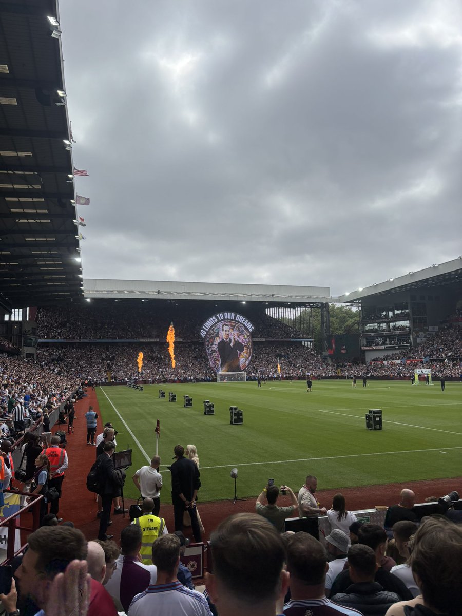 jlancaster0's tweet image. No. Thank YOU for giving us memories we’ll remember for life ❤️
UTV