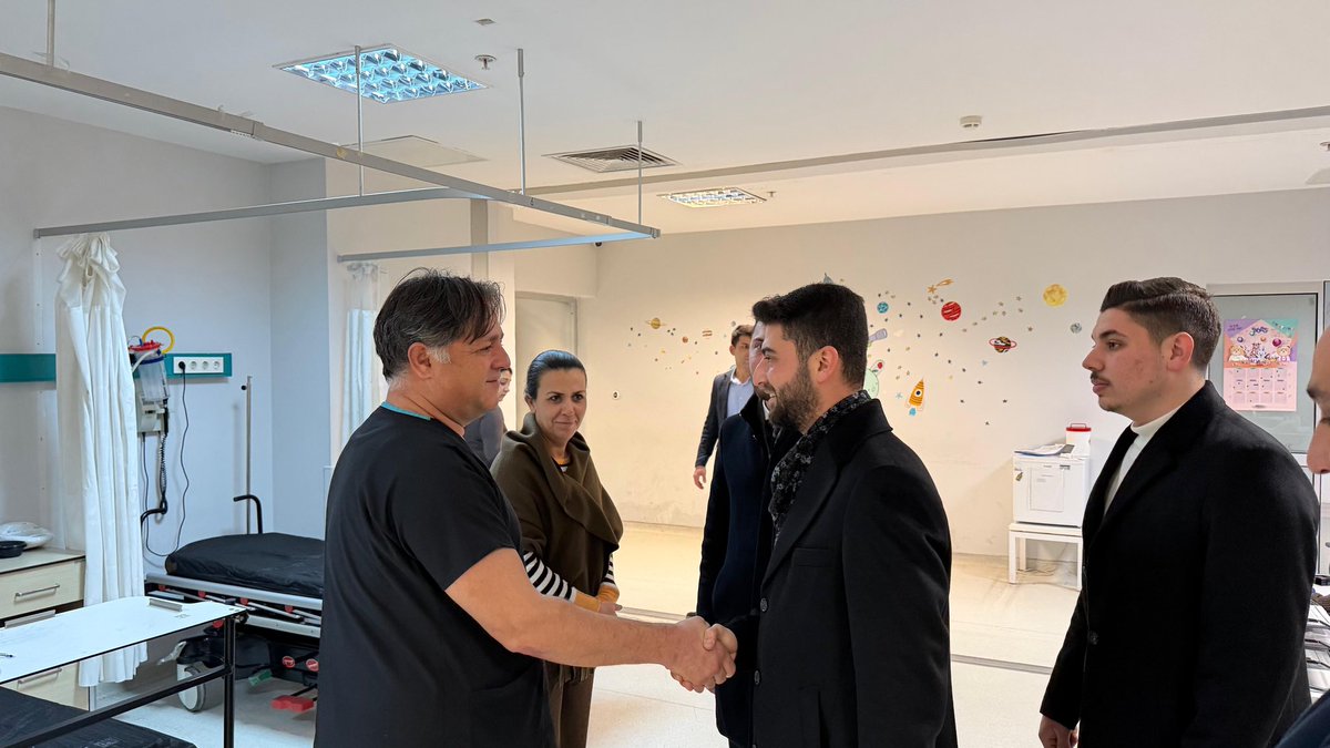 İl Gençlik Kolları Başkanımız Mehmet Ali Kalay’ın öncülüğünde, İl Gençlik Kolları Sağlık Politikaları Birimimiz tarafından; yılbaşında da halkımızın sağlığı için görev yapan kıymetli sağlık çalışanlarımıza, güvenlik görevlilerimize ve tüm hastane çalışanlarımıza ziyaretimiz..