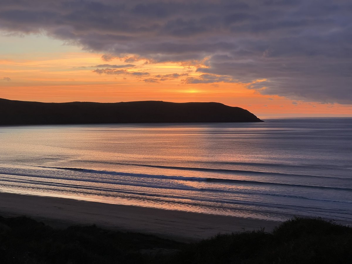 mcsparkyj's tweet image. The final light of 2️⃣0️⃣2️⃣5️⃣ from Woolacombe beach 🌅🌊

#woolacombe #northdevon #newyear