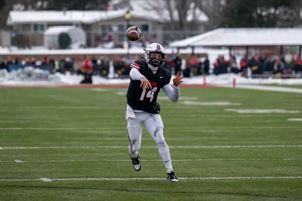 mikey_shoultz's tweet photo. (1/2) CRAZY STAT: Kaleb Blaha &amp; UWRF have played a record 9 #d3fb PLAYOFF teams this season. An entire season played vs just playoff teams! In those 9 games:

🏈 3,419 yds Passing (380 ypg)
🎯 259/388 (67%) Passing
🏃 684 yds Rushing (76 ypg)
⚡️ 41 TD’s (4.6 TD/gm) 🤯 https://t.co/v6FcjwXkln